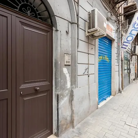 Oreto Station Apartment